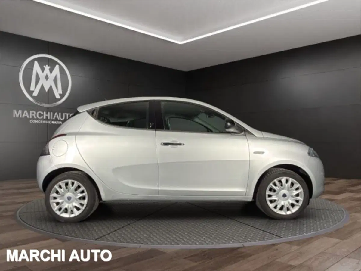 Lancia Ypsilon usata a Perugia (4)