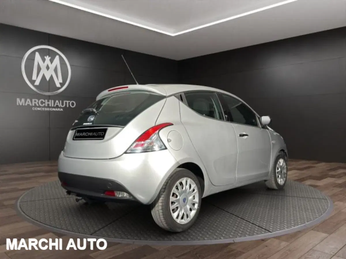 Lancia Ypsilon usata a Perugia (5)