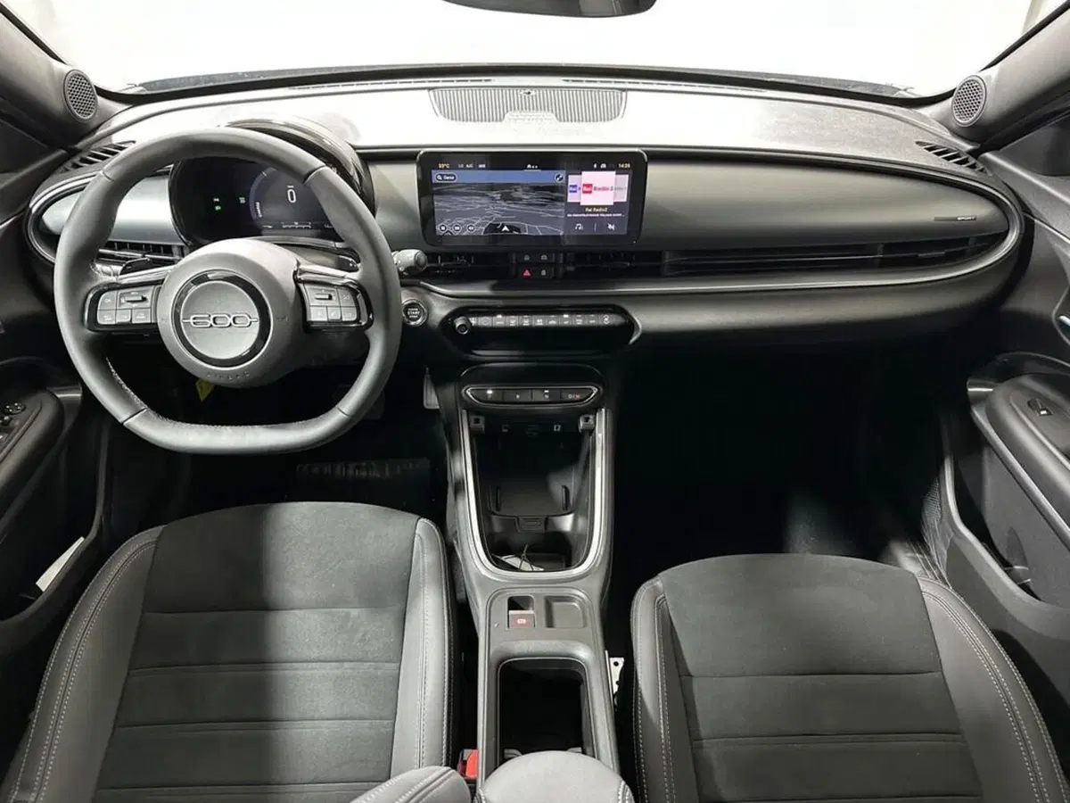 Fiat 600 nuova a Sondrio (12)