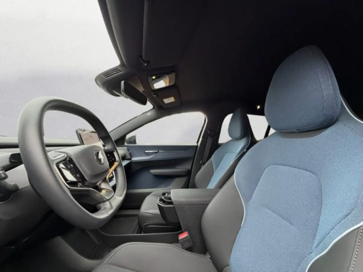 Volvo EX30 usata a Udine (9)