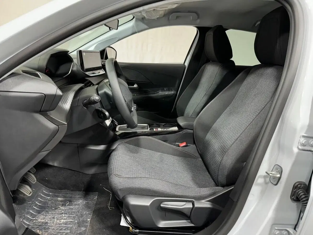 Peugeot 208 nuova a Sondrio (10)