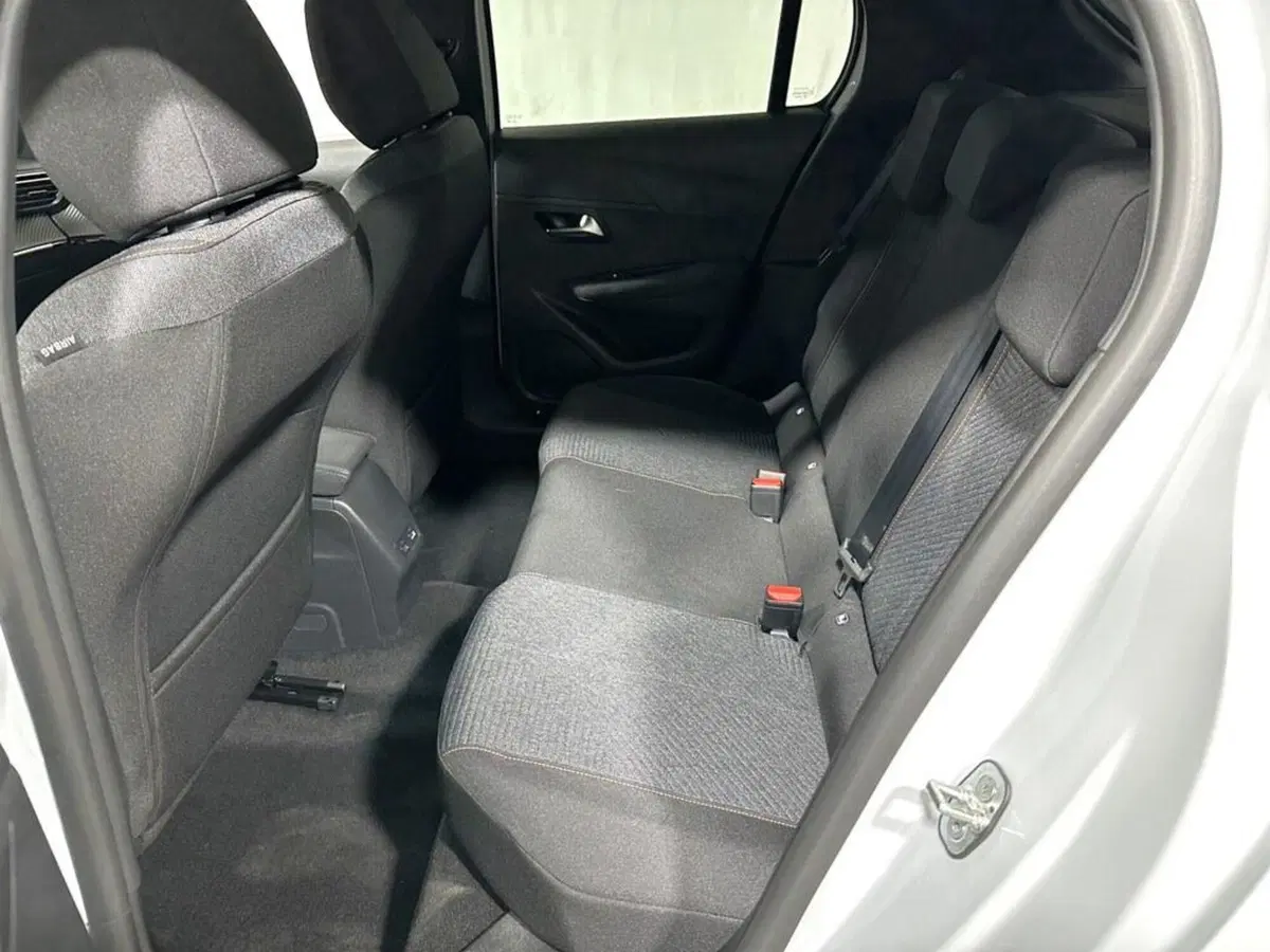 Peugeot 208 nuova a Sondrio (11)