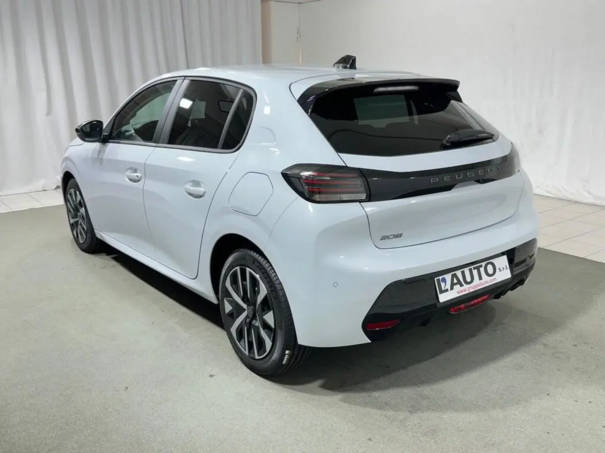 Peugeot 208 nuova a Sondrio (3)