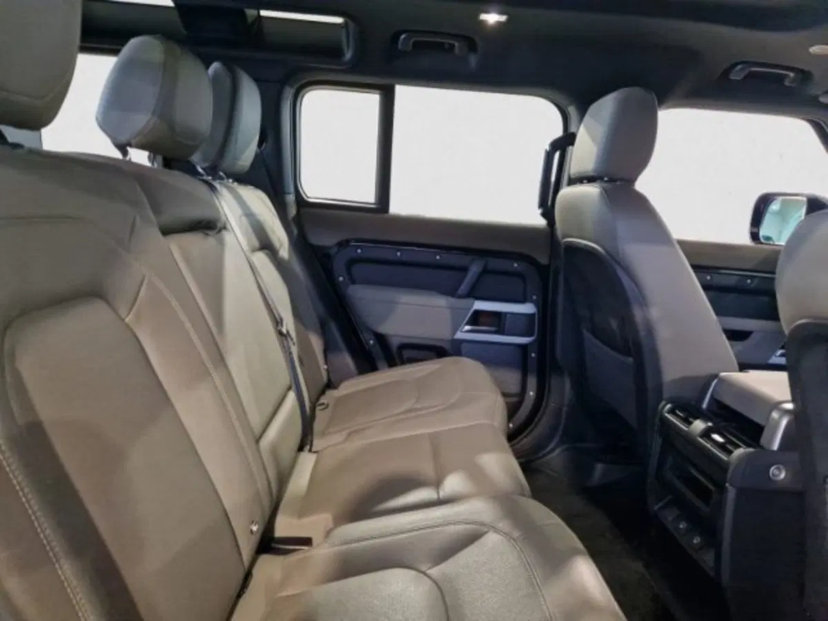 Land Rover Defender usata a Livorno (18)