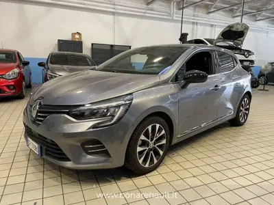 Renault Clio Full Hybrid E-Tech 140 CV 5 porte E-Tech del 2023 usata a Lissone