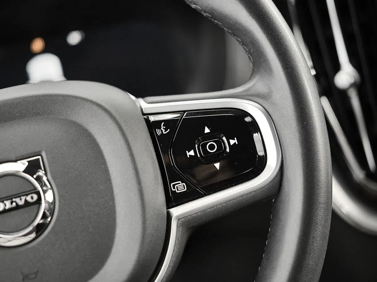 Volvo XC60 usata a Prato (9)
