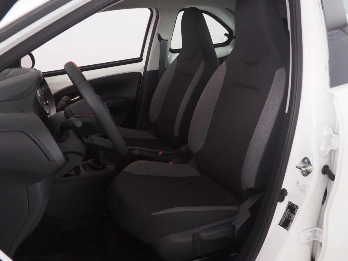 Toyota Aygo X usata a Palermo (11)