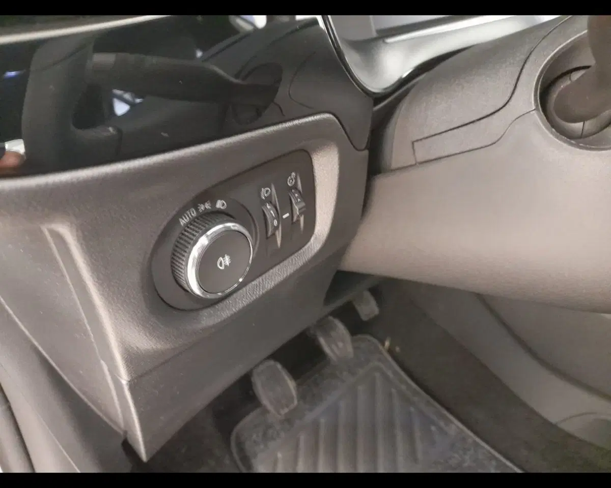Opel Corsa nuova a Imperia (19)