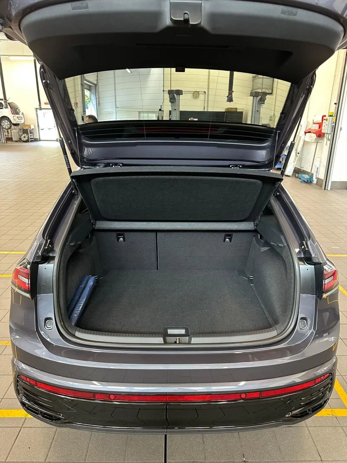 Volkswagen Taigo nuova a Lecco (10)