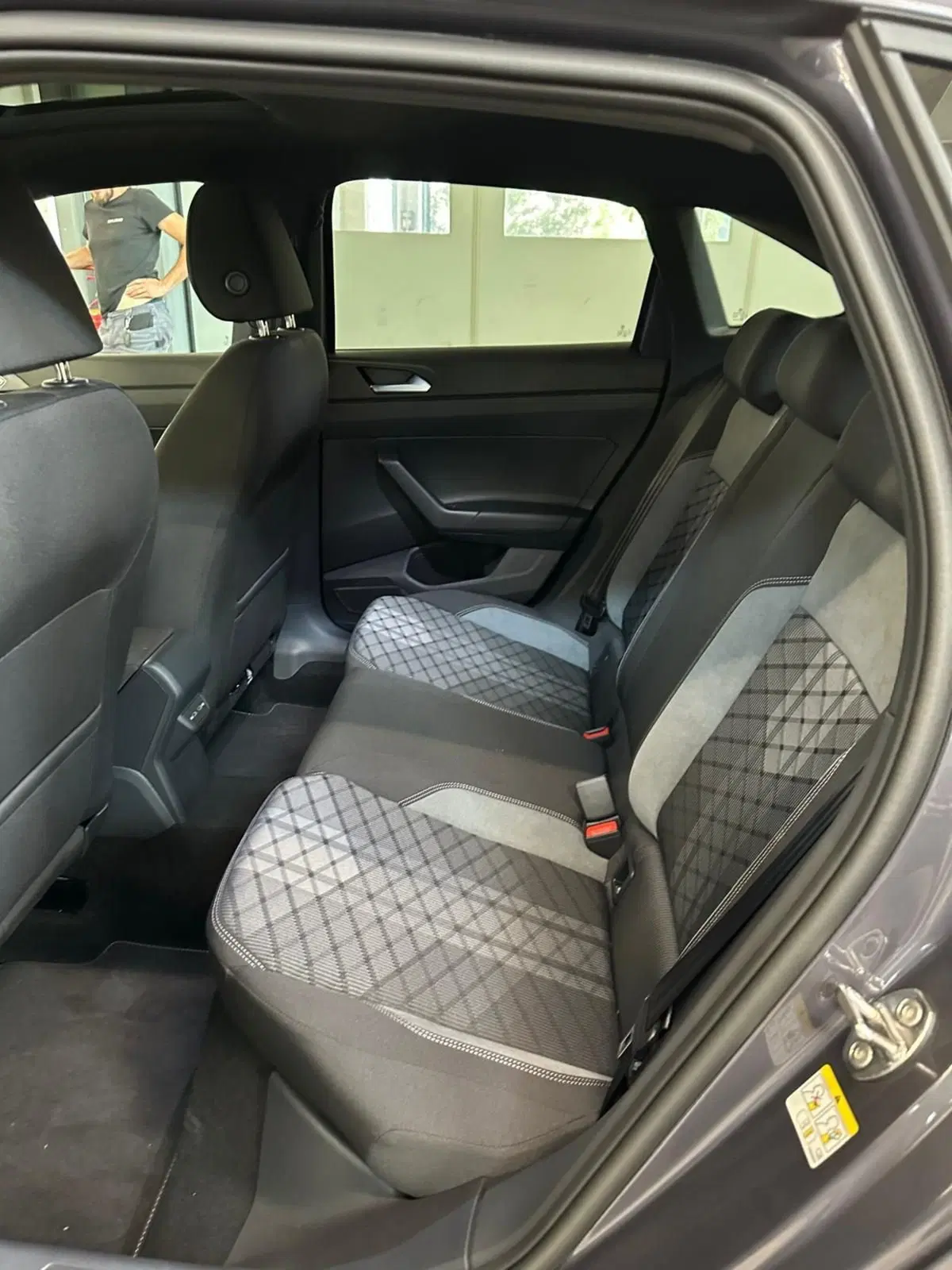 Volkswagen Taigo nuova a Lecco (9)