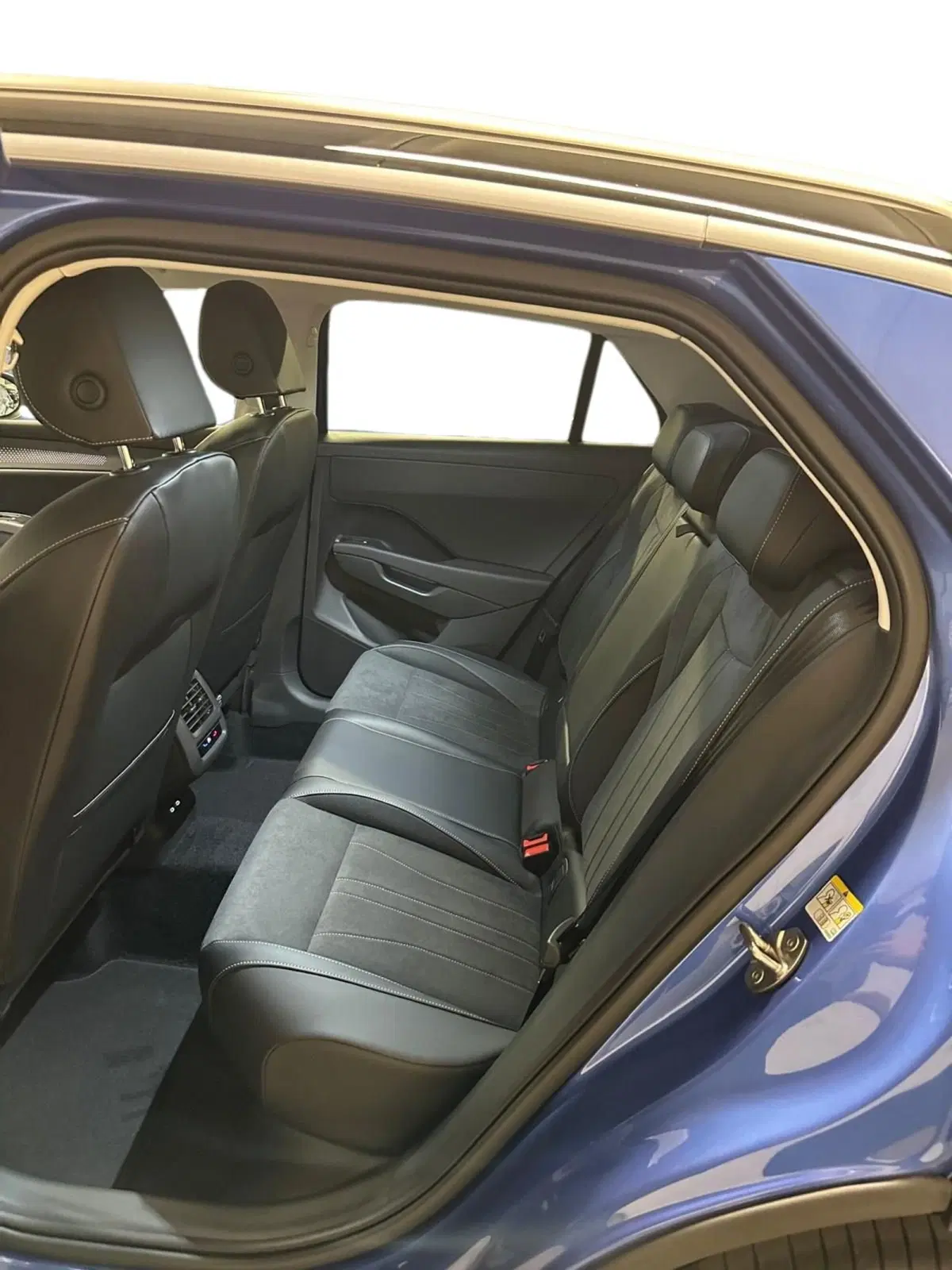 Volkswagen T-Roc nuova a Lecco (8)