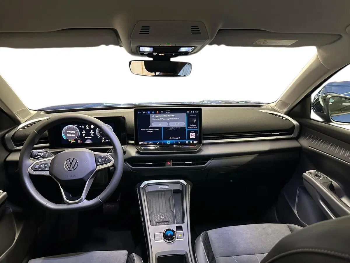 Volkswagen T-Roc nuova a Lecco (8)