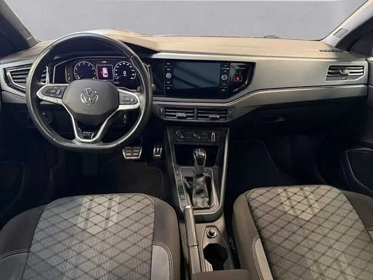 Volkswagen Taigo usata a Milano (11)