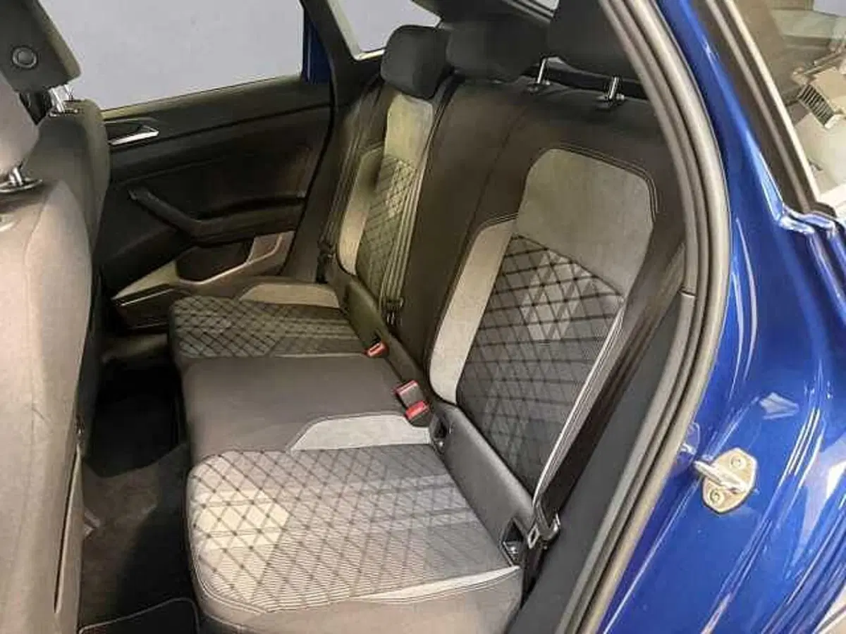 Volkswagen Taigo usata a Milano (13)