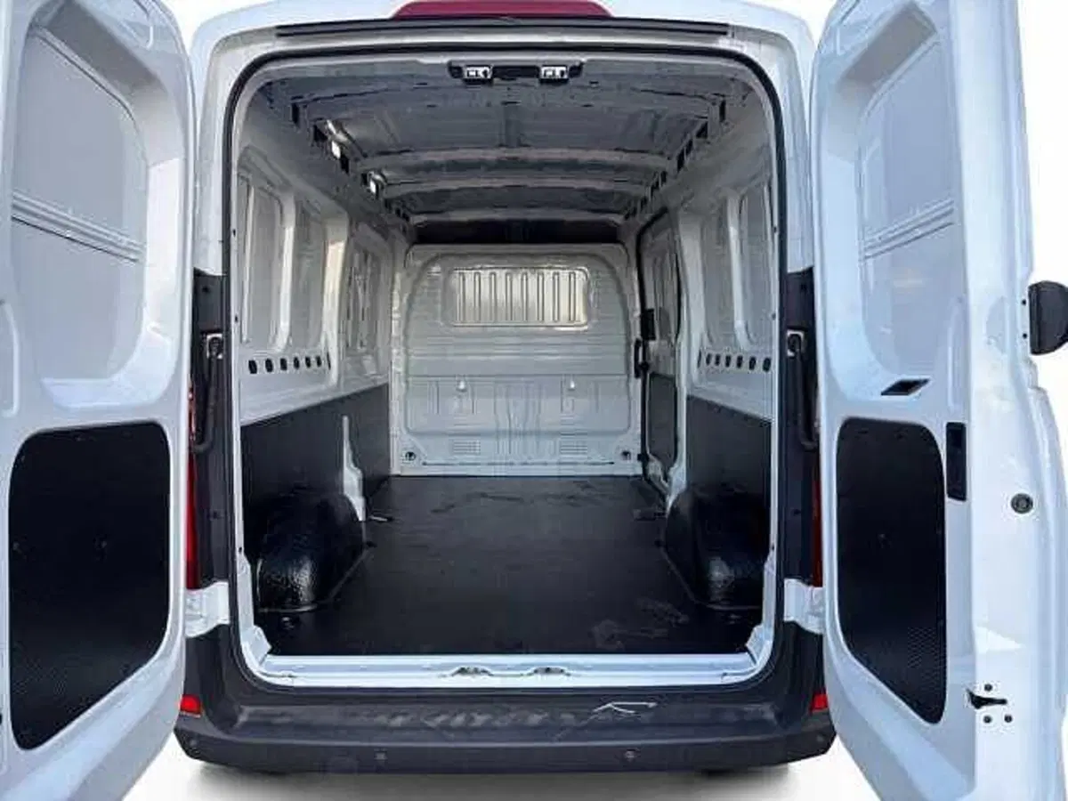 Maxus Deliver Furgone nuova a Milano (15)