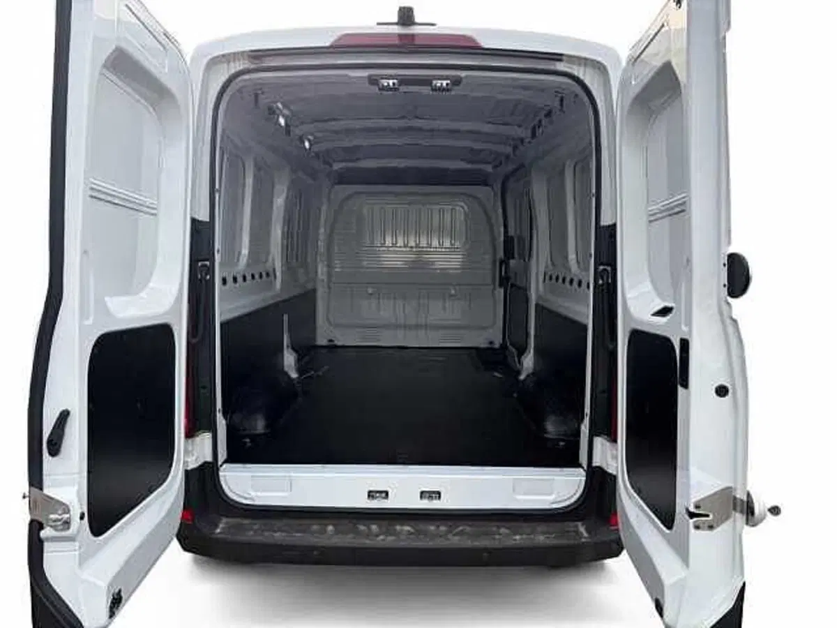 Maxus Deliver Furgone nuova a Milano (15)