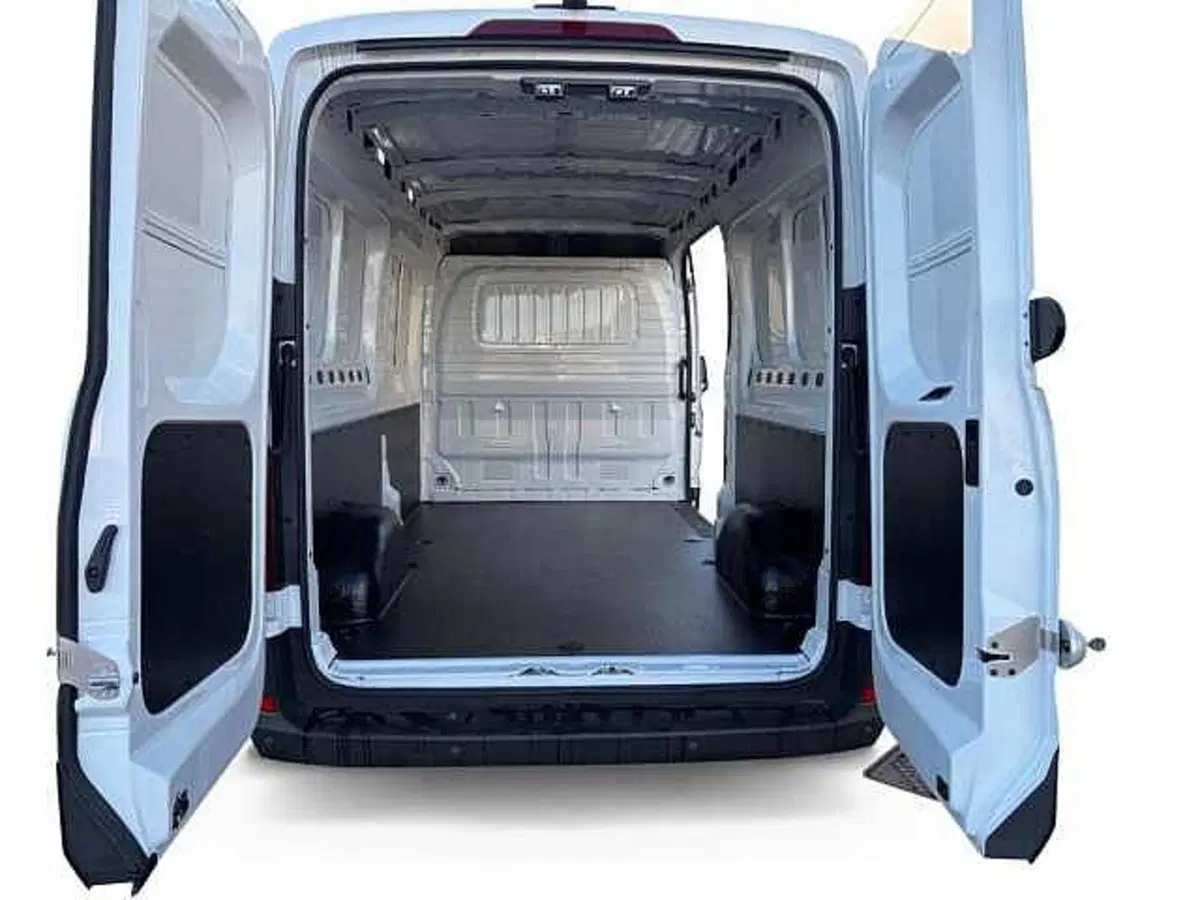 Maxus Deliver Furgone nuova a Milano (15)