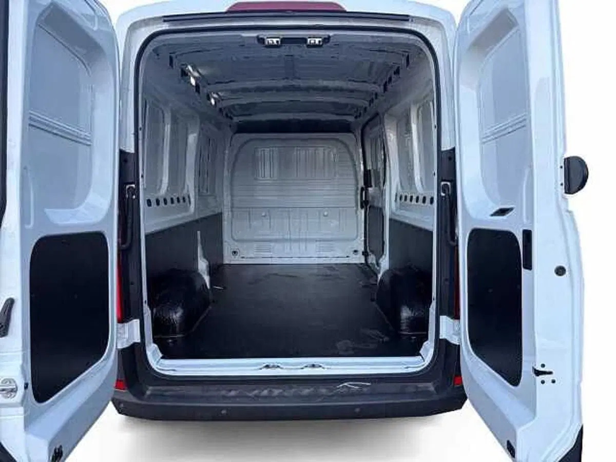 Maxus Deliver Furgone nuova a Milano (15)