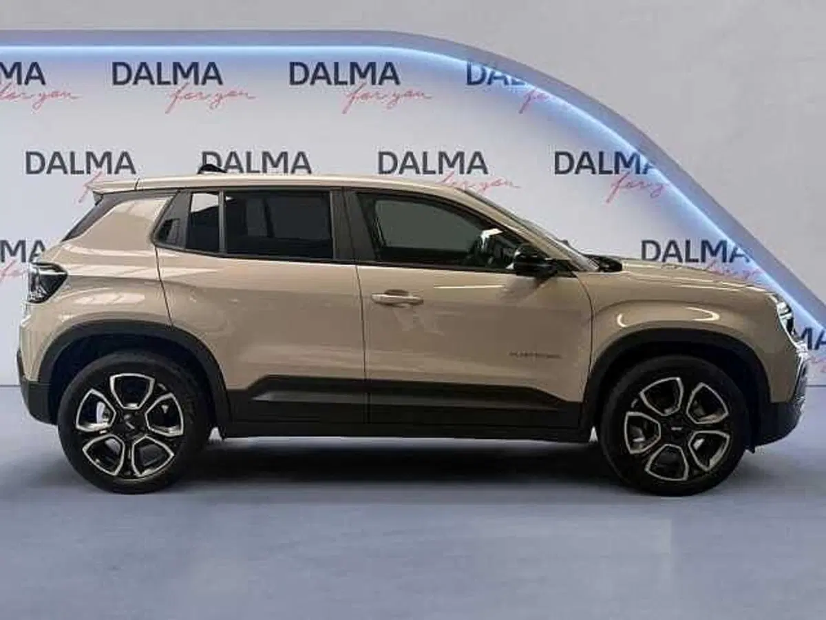 Jeep Avenger usata a Milano (6)
