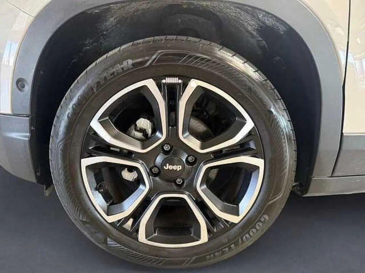 Jeep Avenger usata a Milano (9)