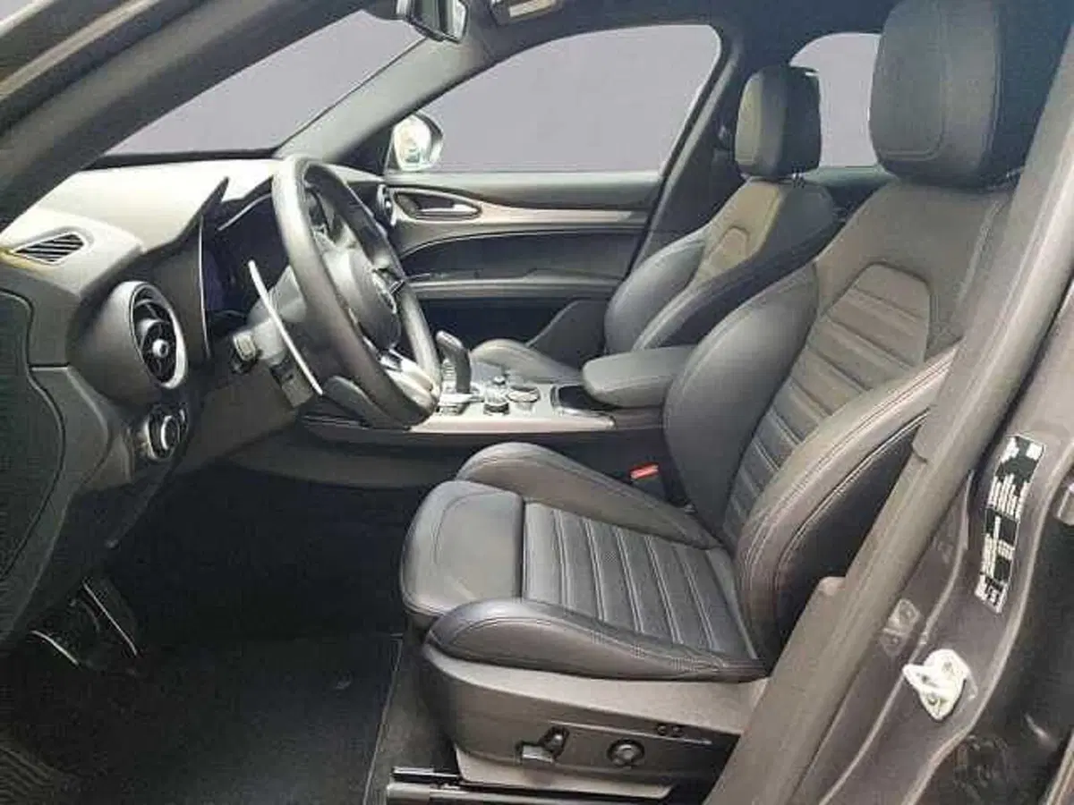 Alfa Romeo Stelvio usata a Milano (10)