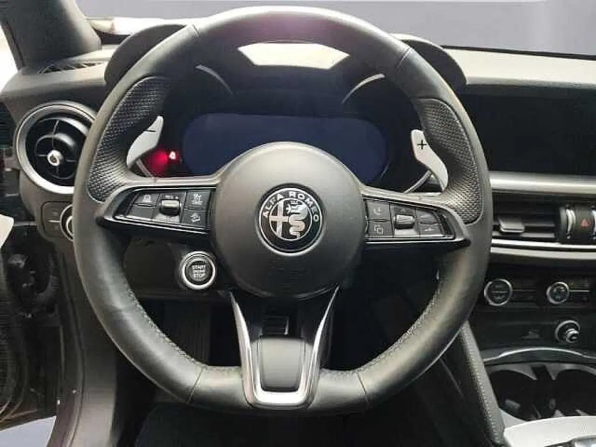 Alfa Romeo Stelvio usata a Milano (12)