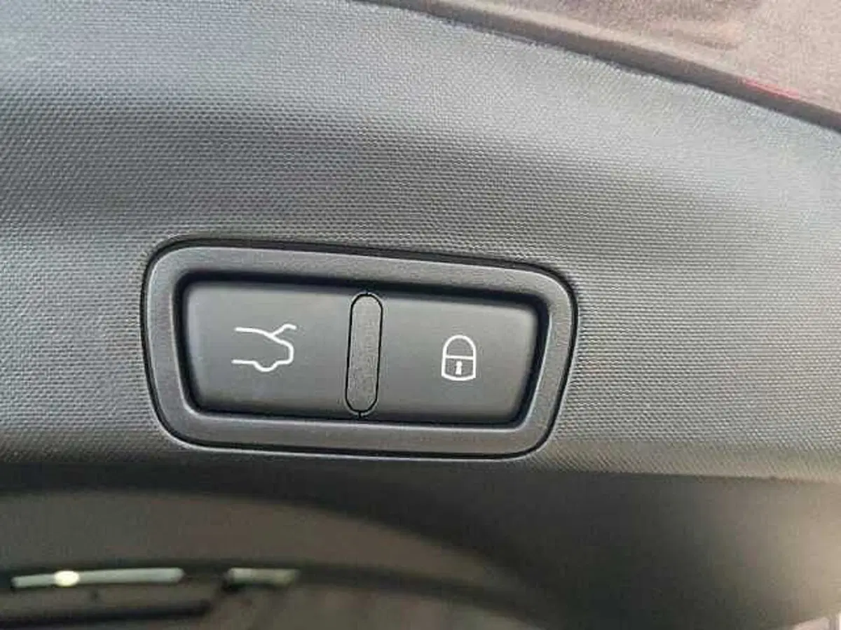 Alfa Romeo Stelvio usata a Milano (16)