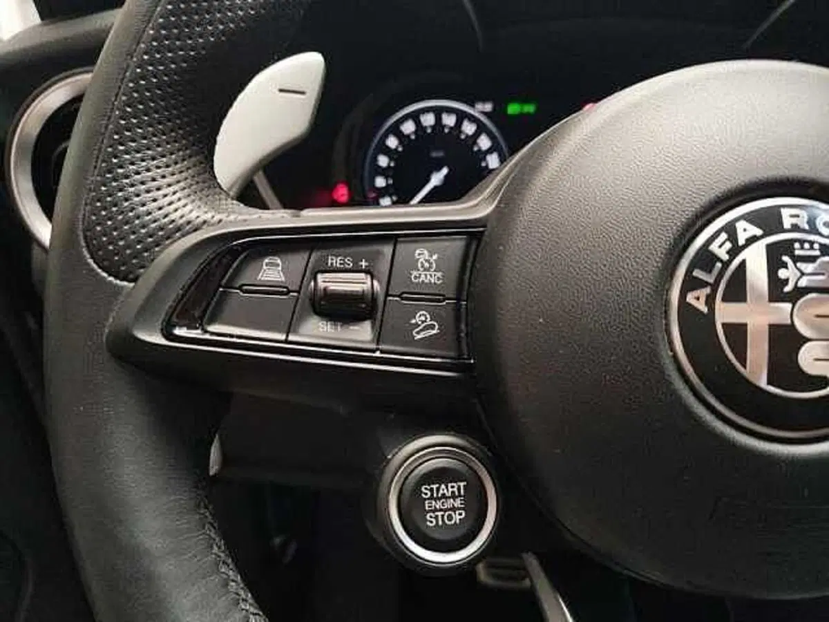 Alfa Romeo Stelvio usata a Milano (17)