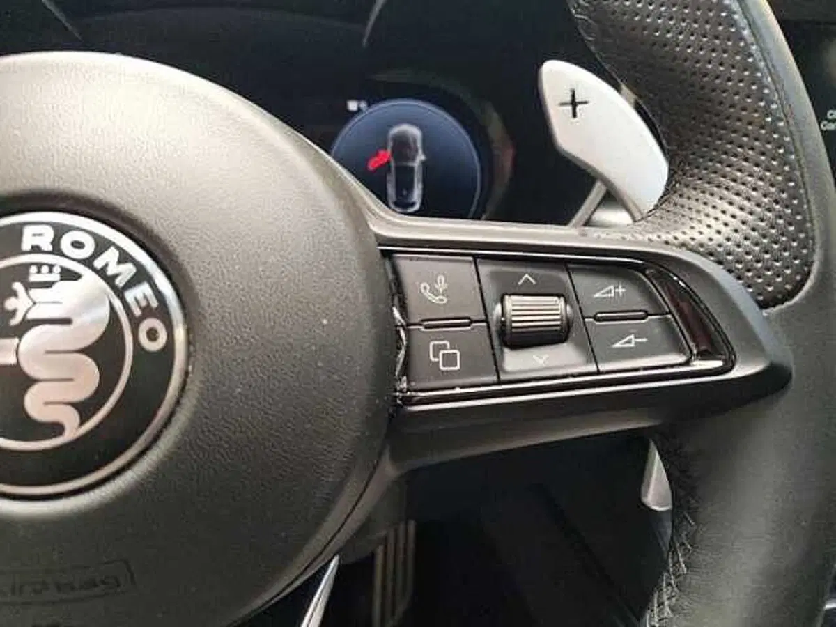 Alfa Romeo Stelvio usata a Milano (18)