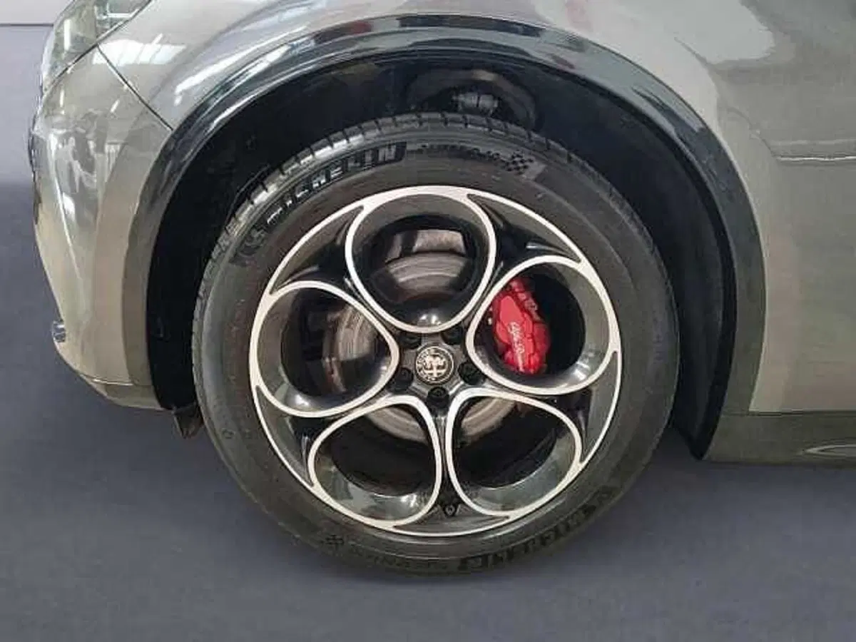 Alfa Romeo Stelvio usata a Milano (9)
