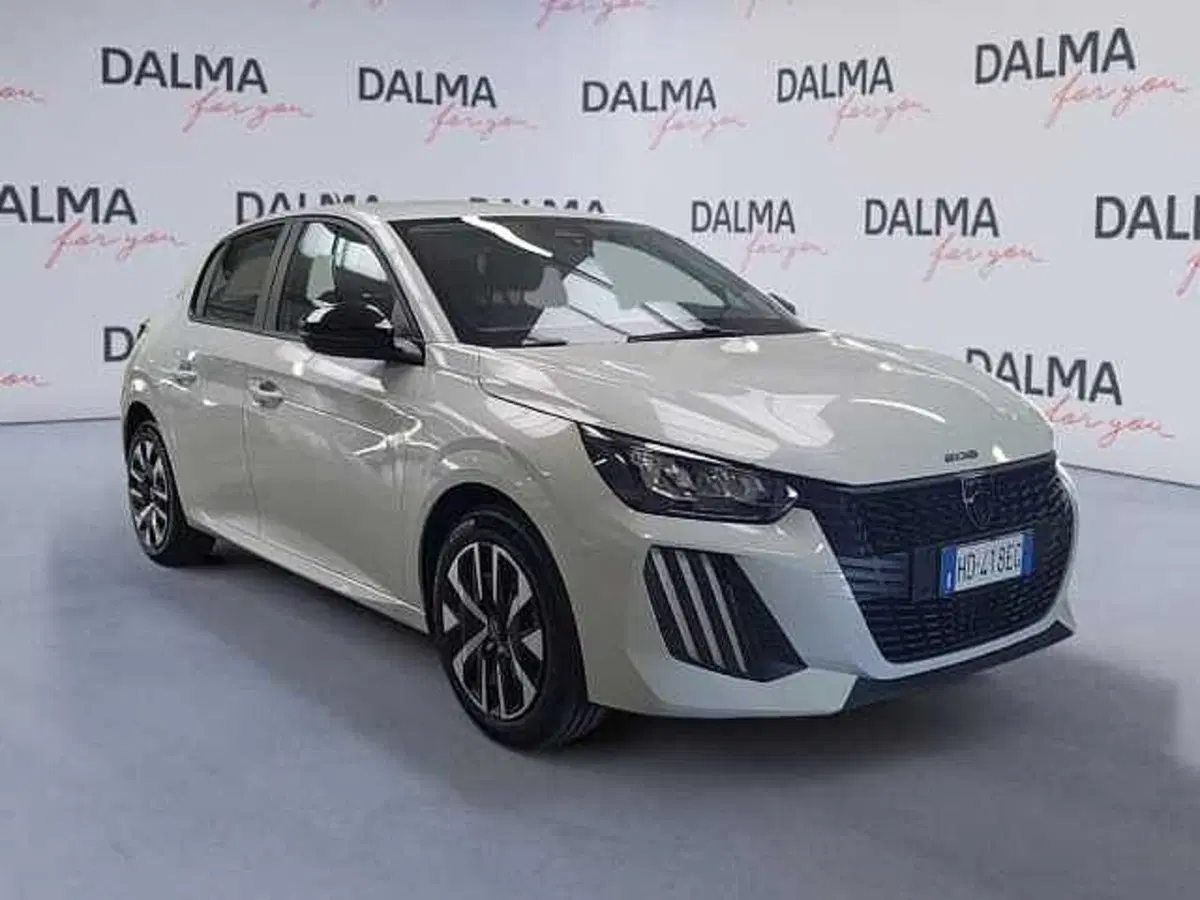 Peugeot 208 nuova a Milano (7)