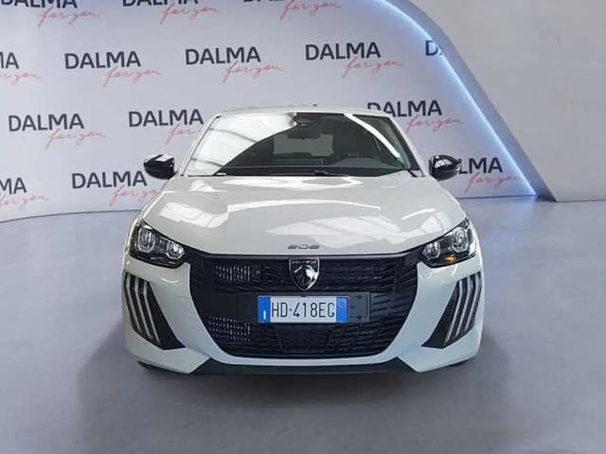 Peugeot 208 nuova a Milano (8)