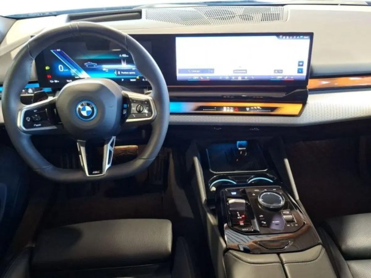 BMW i5 Touring usata a Verona (8)