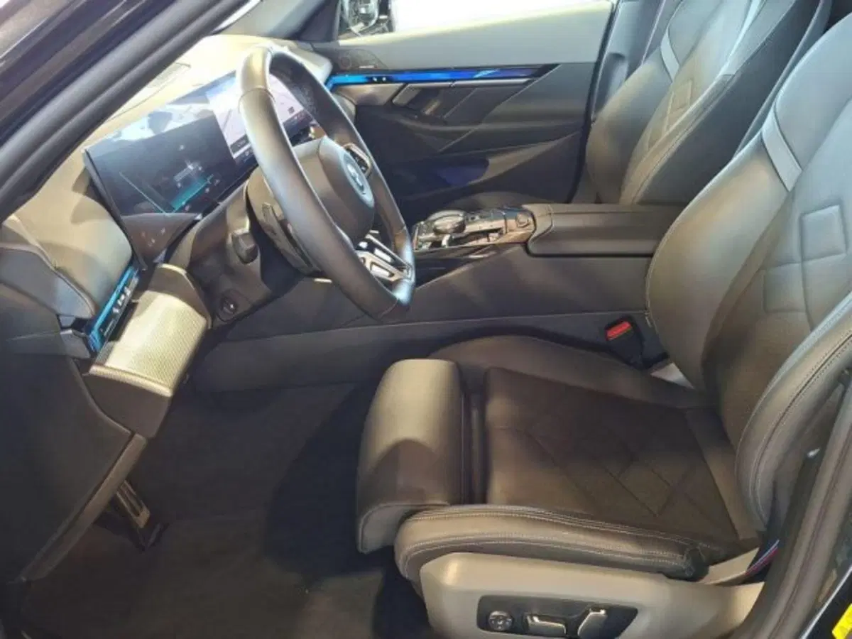 BMW i5 Touring usata a Verona (9)