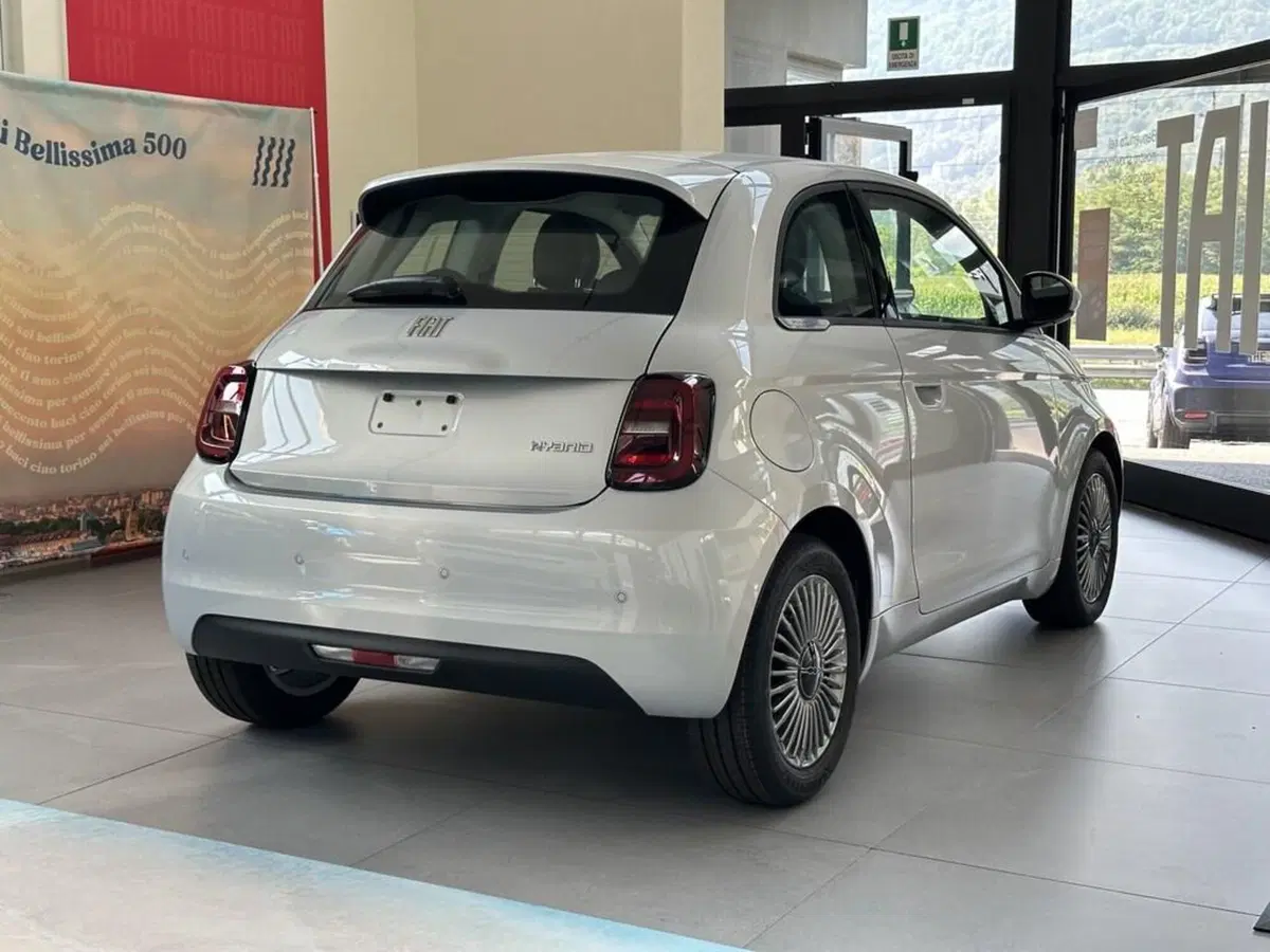 Fiat 500 nuova a Sondrio (5)