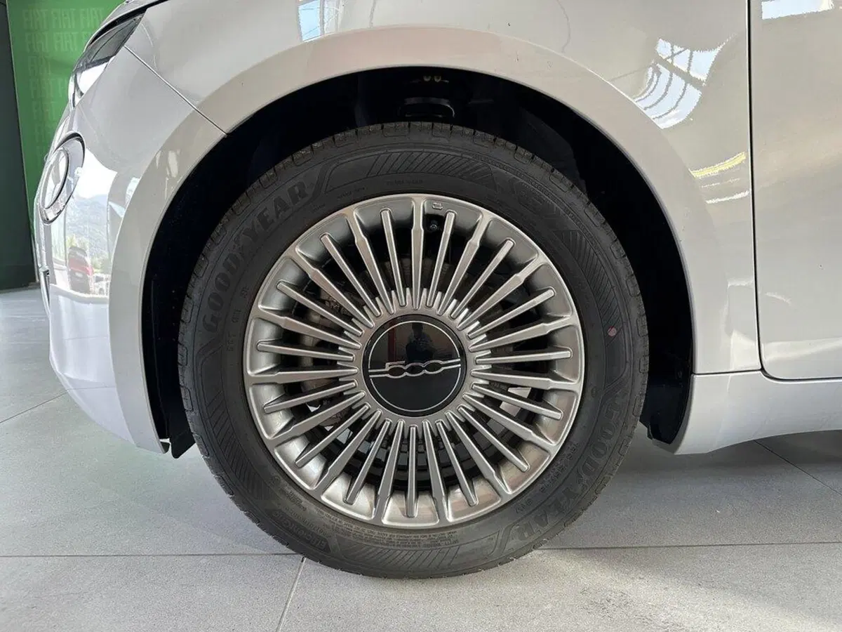 Fiat 500 nuova a Sondrio (8)