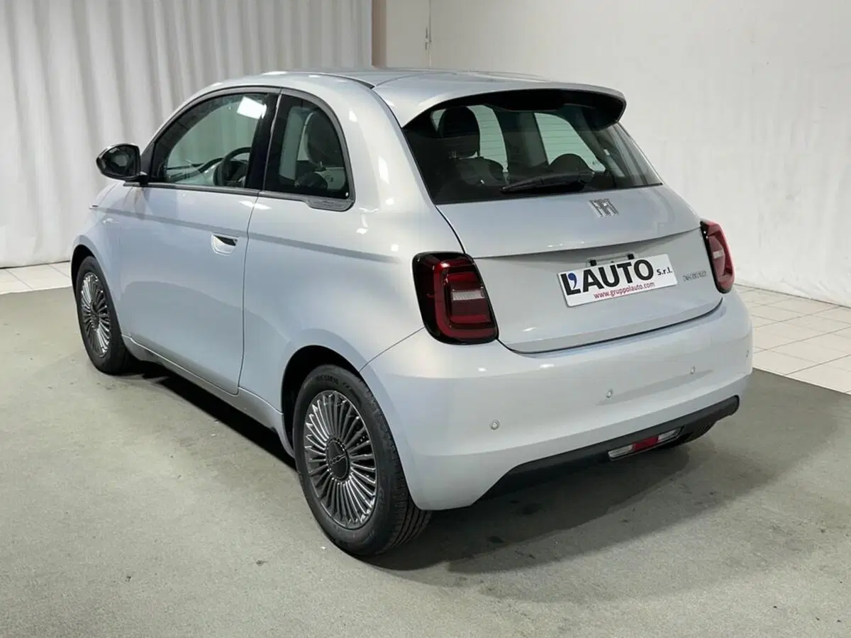 Fiat 500 nuova a Sondrio (3)