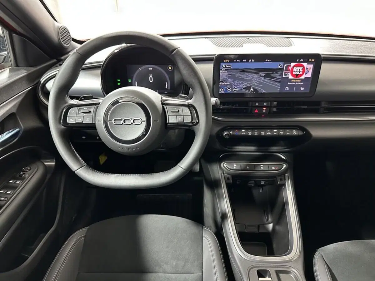 Fiat 600 nuova a Sondrio (13)