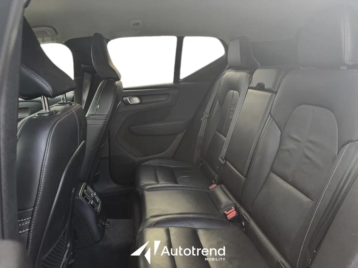 Volvo XC40 usata a Bari (13)