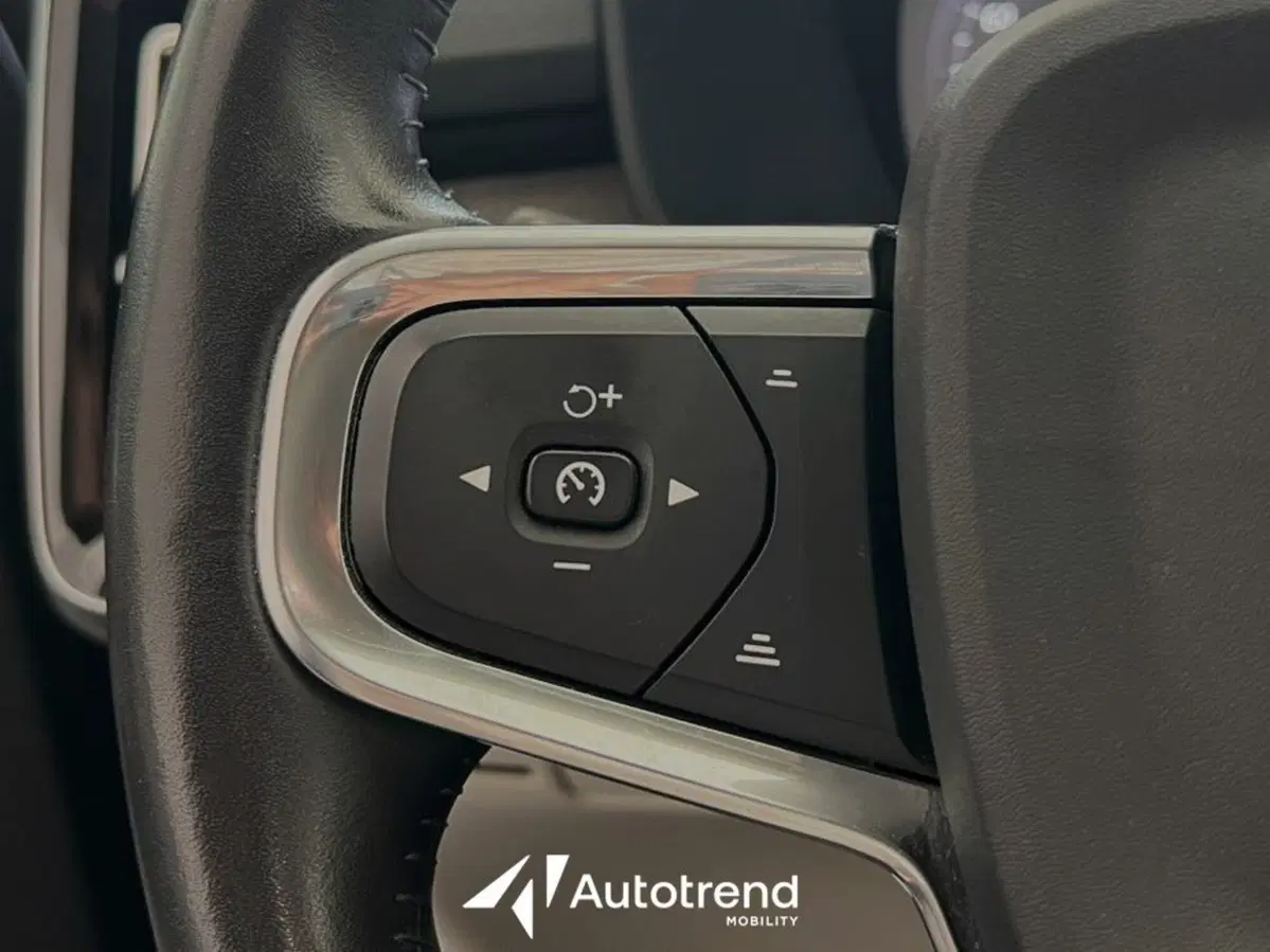 Volvo XC40 usata a Bari (11)
