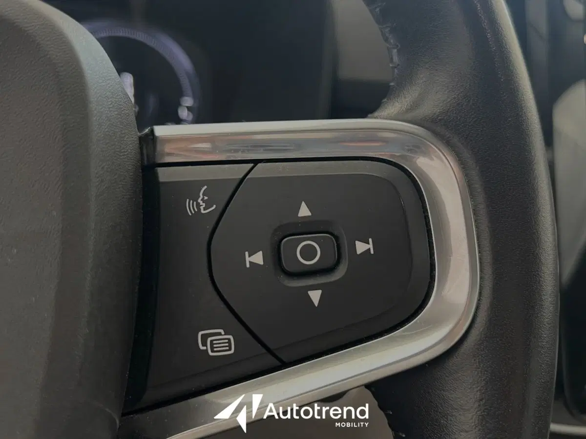Volvo XC40 usata a Bari (12)