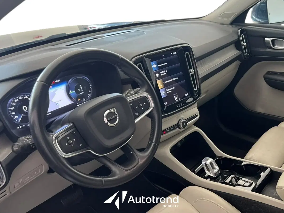 Volvo XC40 usata a Bari (7)