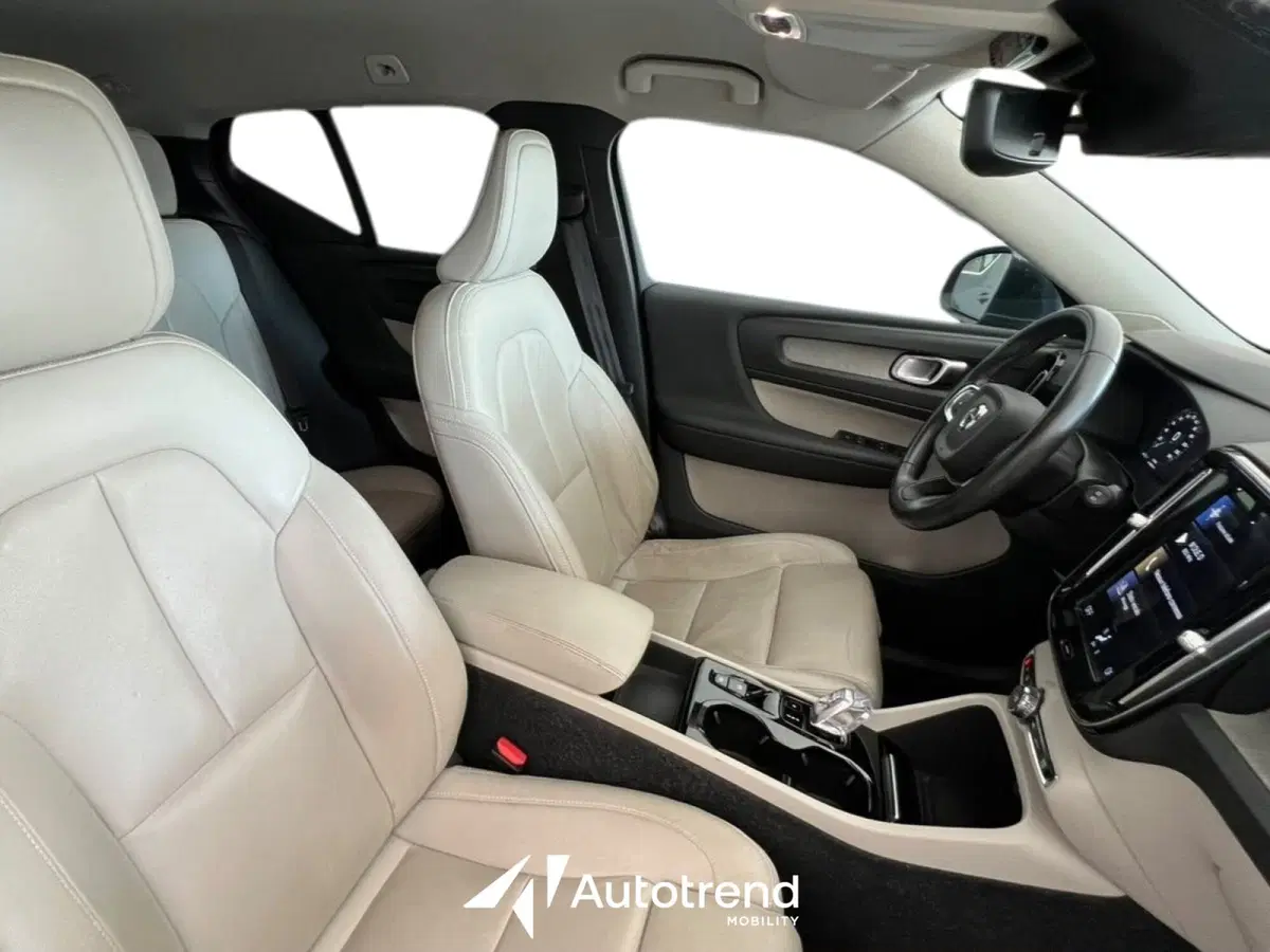 Volvo XC40 usata a Bari (9)