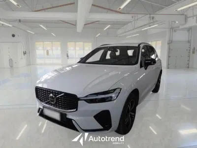 Volvo XC60 B4 automatico Core del 2022 usata a Bari