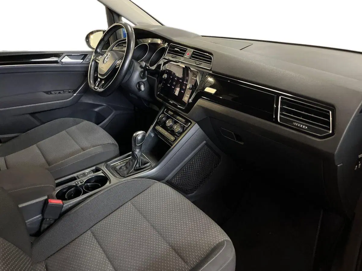 Volkswagen Touran usata a Bari (9)