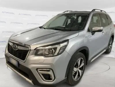 Subaru Forester 2.0 e-Boxer MHEV CVT Lineartronic Premium del 2021 usata a Como