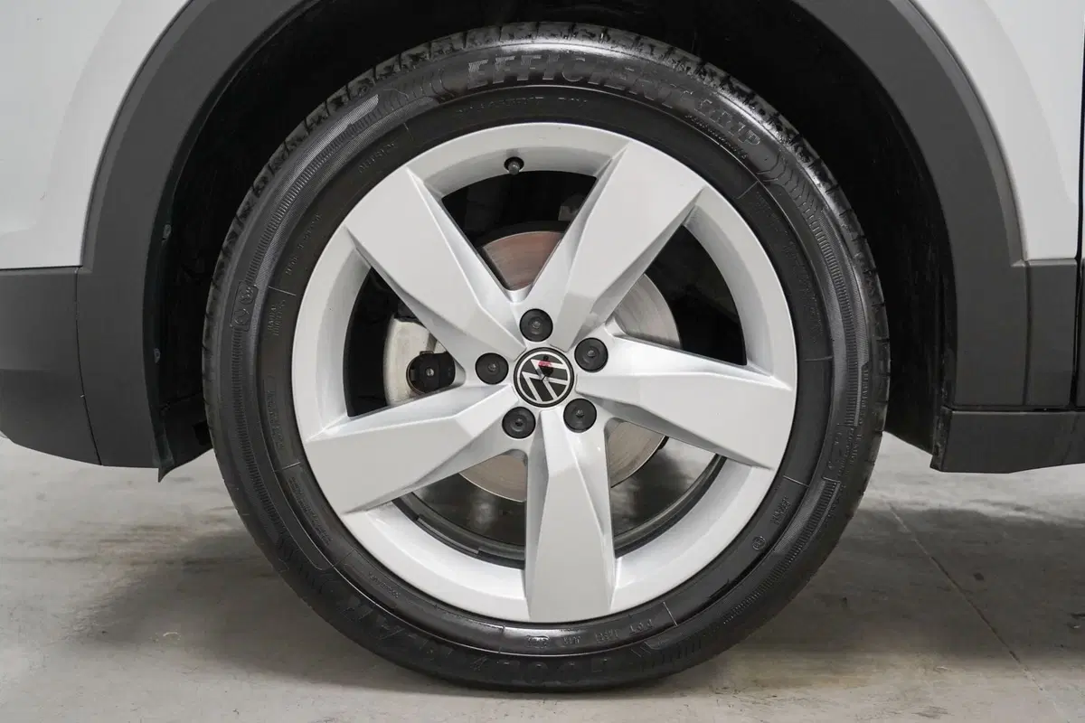Volkswagen T-Cross usata a Varese (7)