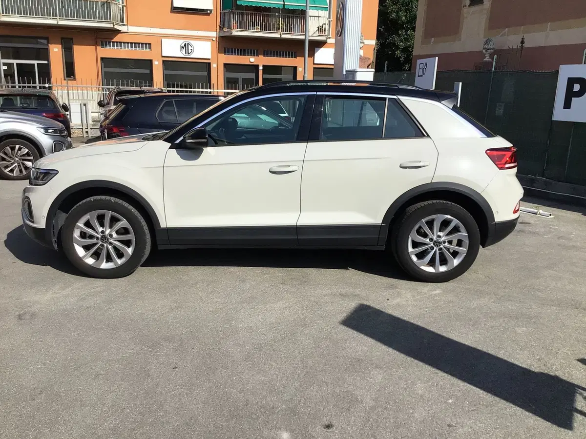 Volkswagen T-Roc usata a Genova (8)