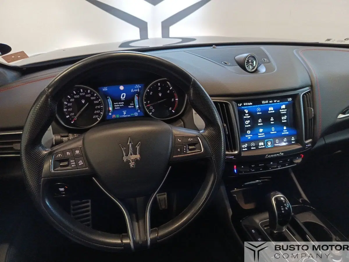 Maserati Levante usata a Varese (13)