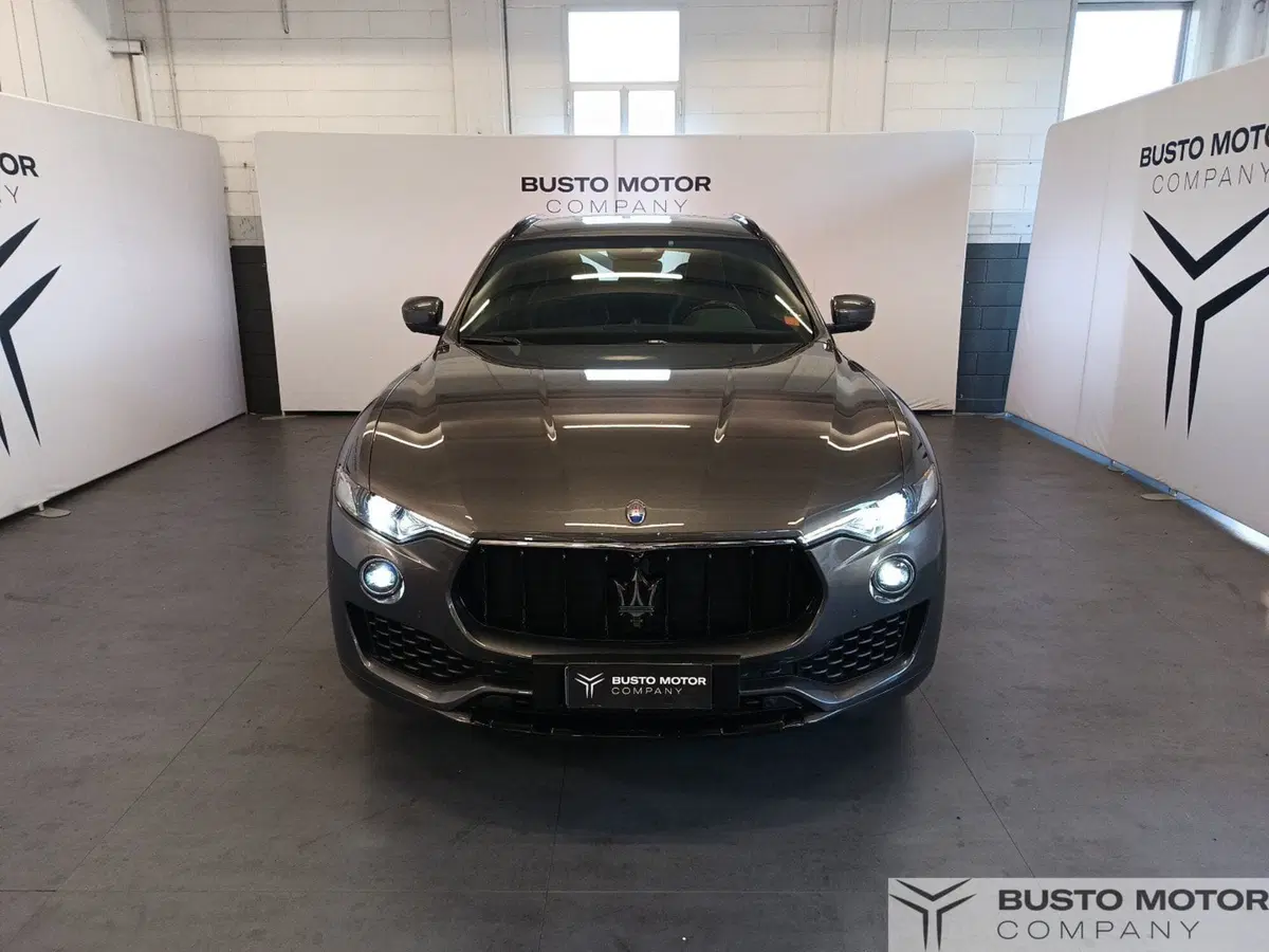 Maserati Levante usata a Varese (2)